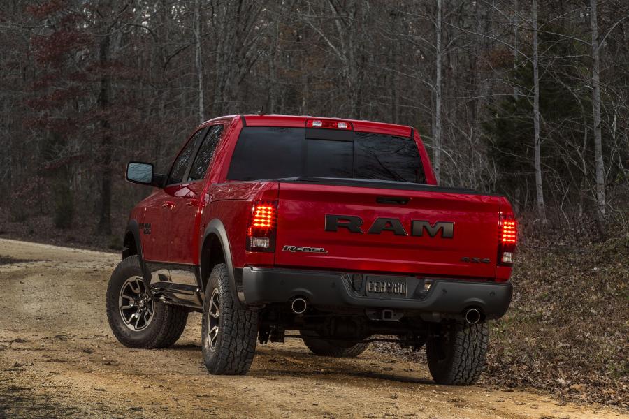  Dodge Ram 1500 Rebel 2015 года  (фото 20 из 54)